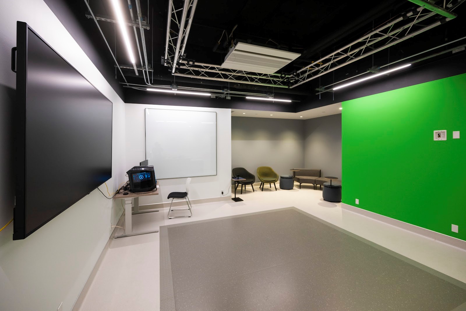 Empty VR lab